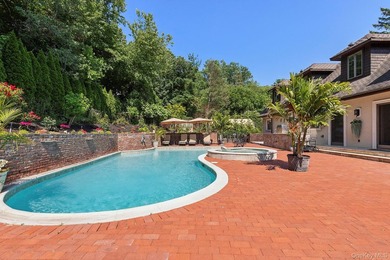 Private Gated Gold Coast Estate | Waterview. Set on - photo 3
