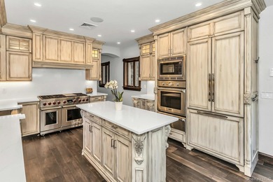 Private Gated Gold Coast Estate | Waterview. Set on - photo 10