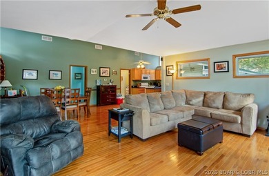 Looking for a 2-bedroom home in Lake Ozark sitting directly on - photo 3