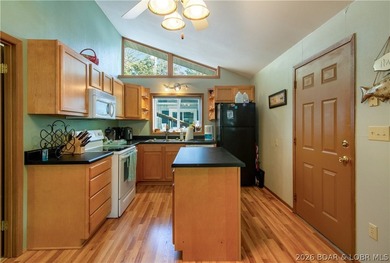 Looking for a 2-bedroom home in Lake Ozark sitting directly on - photo 4