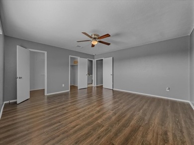 MOVE IN READY! PRICE IMPROVEMENT with NEW roof and NEW - photo 3