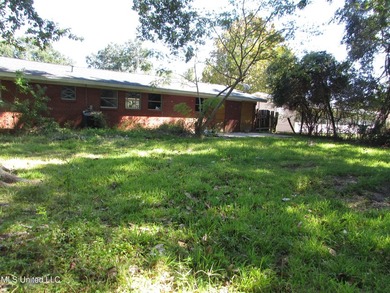 Large 4bdrm 2.5 bath home with newer roof. It is a fixer home - photo 17