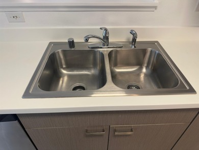 SELLELR wants it SOLD...... on LB easy to show. Discover the - photo 15