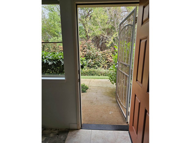 SELLELR wants it SOLD...... on LB easy to show. Discover the - photo 17