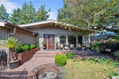 Coos Bay Home For Sale in Northbend Oregon