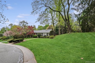 Roslyn, Flower Hill 5 Bedroom, 3 Bath Sprawling Ranch on - photo 1