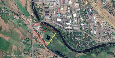 Opportunity to own a piece of Basalt's history with this mixed - photo 8