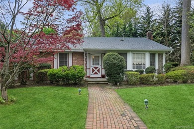 Roslyn, Flower Hill 5 Bedroom, 3 Bath Sprawling Ranch on - photo 8