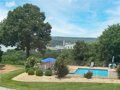 VALUE WITH A VIEW! With over 2000 square feet this 3 bedroom, 2 - photo 4