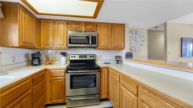 VALUE WITH A VIEW! With over 2000 square feet this 3 bedroom, 2 - photo 10
