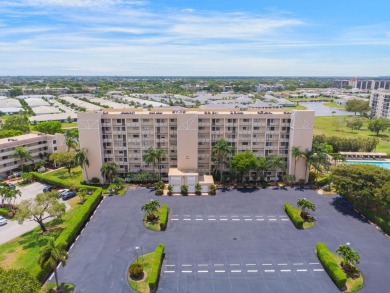 Lake Condo For Sale in Delray Beach, Florida