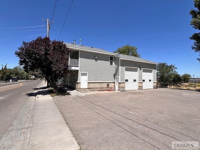 GREAT LOCATION FOR BUSINESS OPPORTUNITY! Property includes 2 - photo 1