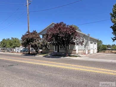 GREAT LOCATION FOR BUSINESS OPPORTUNITY! Property includes 2 - photo 2