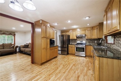 Welcome to this beautifully updated 6-bedroom, 4-full-bath home - photo 11