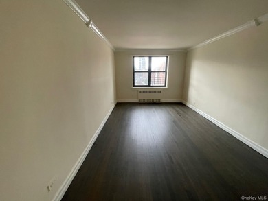 Welcome to The Fontaine in Forest Hills! Spacious one bedroom in
