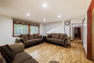 Welcome to this beautifully updated 6-bedroom, 4-full-bath home - photo 15