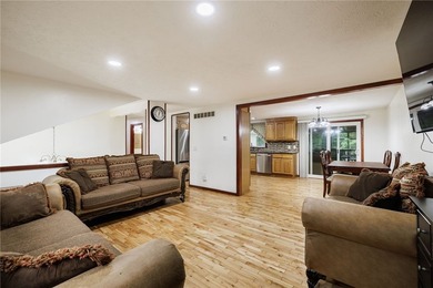 Welcome to this beautifully updated 6-bedroom, 4-full-bath home - photo 16