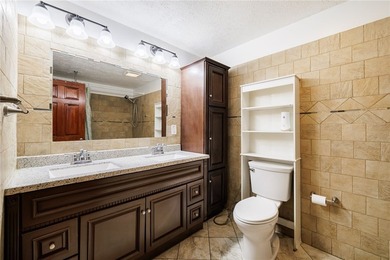 Welcome to this beautifully updated 6-bedroom, 4-full-bath home - photo 17