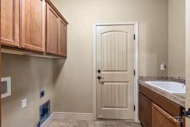 Escape to the prestigious Villas at Banbury Meadows-Idaho's