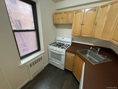Welcome to The Fontaine in Forest Hills! Spacious one bedroom in