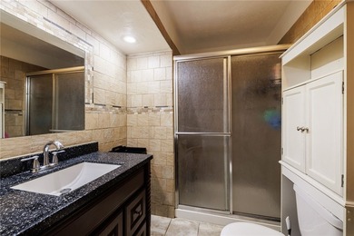Welcome to this beautifully updated 6-bedroom, 4-full-bath home - photo 20