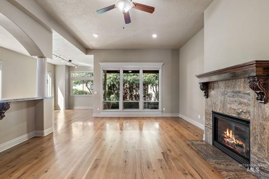 Escape to the prestigious Villas at Banbury Meadows-Idaho's