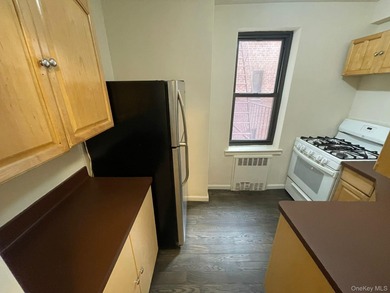 Welcome to The Fontaine in Forest Hills! Spacious one bedroom in