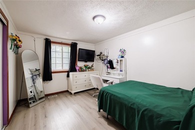 Welcome to this beautifully updated 6-bedroom, 4-full-bath home - photo 23