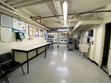 Welcome to The Fontaine in Forest Hills! Spacious one bedroom in