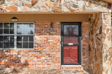 UNDER CONTRACT - SELLER ACCEPTING BACK UP OFFERS. This charming - photo 2