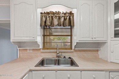 UNDER CONTRACT - SELLER ACCEPTING BACK UP OFFERS. This charming - photo 8