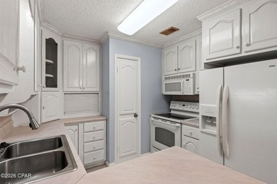UNDER CONTRACT - SELLER ACCEPTING BACK UP OFFERS. This charming - photo 9