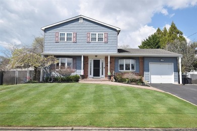 *This beautifully maintained 3bedroom, 2.5-bath home offers a - photo 1