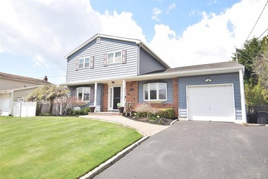*This beautifully maintained 3bedroom, 2.5-bath home offers a - photo 2