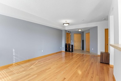 Welcome to this well-maintained 1-bedroom, 2-bath - photo 6