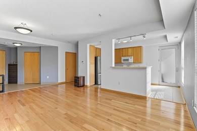 Welcome to this well-maintained 1-bedroom, 2-bath - photo 7