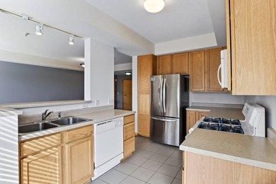 Welcome to this well-maintained 1-bedroom, 2-bath - photo 10
