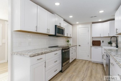 Welcome home to this spacious single-level 4-bedroom, 2-bath - photo 3