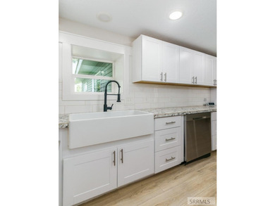 Welcome home to this spacious single-level 4-bedroom, 2-bath - photo 4