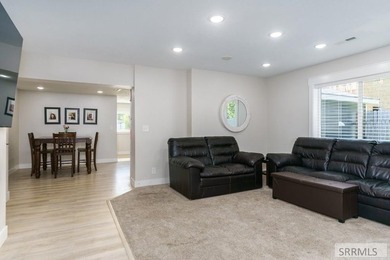 Welcome home to this spacious single-level 4-bedroom, 2-bath - photo 5