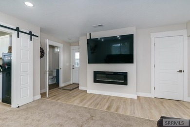 Welcome home to this spacious single-level 4-bedroom, 2-bath - photo 7