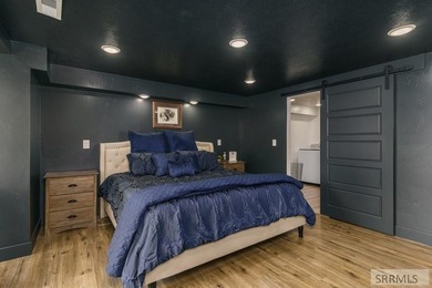 Welcome home to this spacious single-level 4-bedroom, 2-bath - photo 8