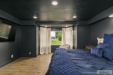 Welcome home to this spacious single-level 4-bedroom, 2-bath - photo 9