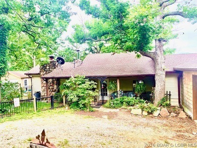 Welcome to your dream lake home, where comfort, and waterfront - photo 1
