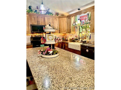 Welcome to your dream lake home, where comfort, and waterfront - photo 3