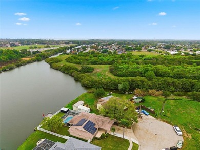 Welcome to this 4-bedroom, 2-bath, solar-powered, pool home - photo 2