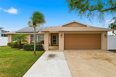 Welcome to this 4-bedroom, 2-bath, solar-powered, pool home - photo 8