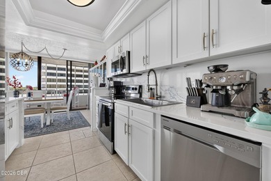 Enjoy spectacular Ocean views from this spacious 2 bedroom/2 - photo 12
