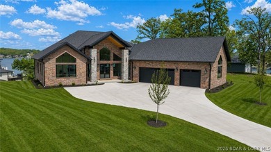 Where LAKE LIVING meets LASTING LUXURY. Sweeping panoramic views - photo 1