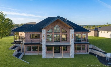 Where LAKE LIVING meets LASTING LUXURY. Sweeping panoramic views - photo 2